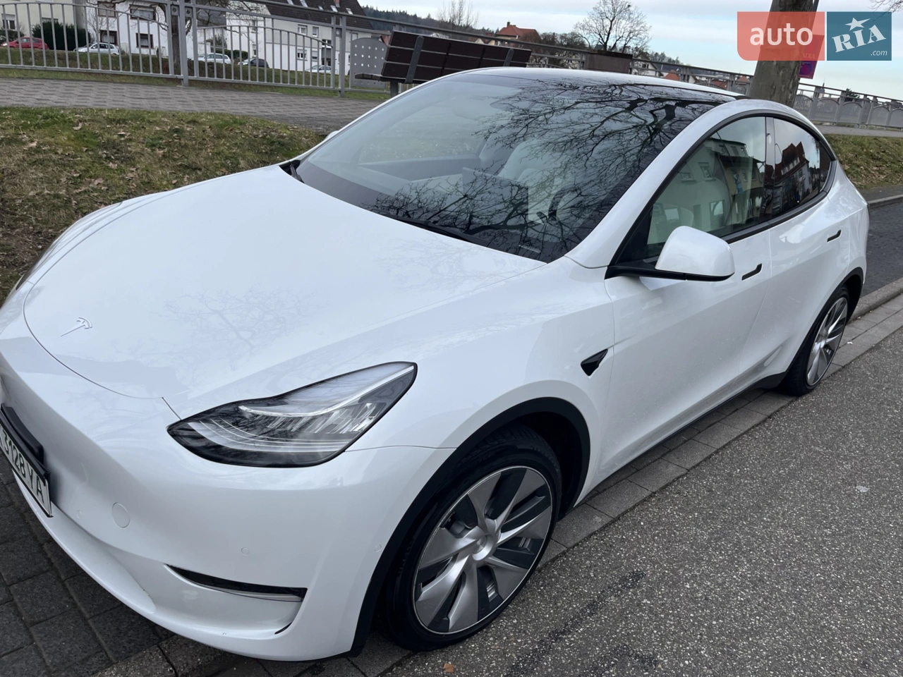 2021 Tesla Model Y - мініатюра 3