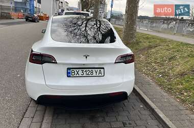 Tesla Model Y  2021
