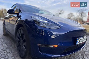 Tesla Model Y 2024