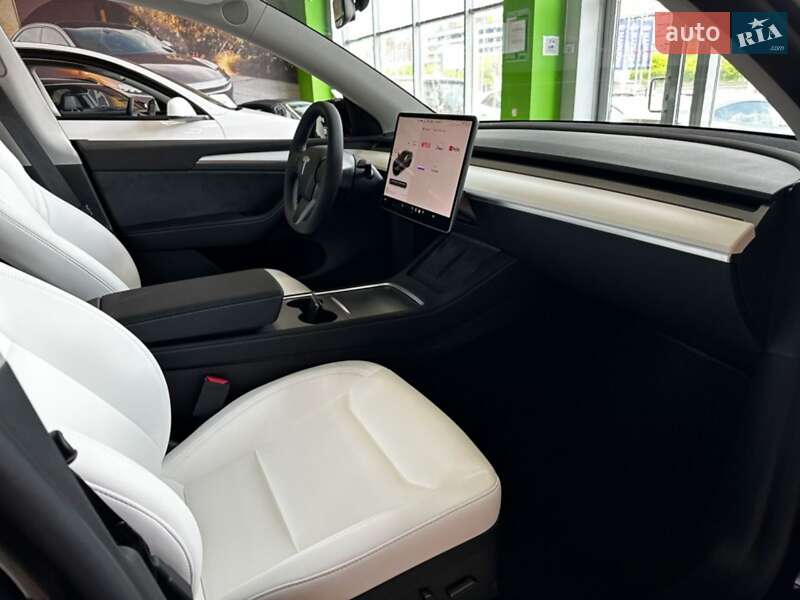 Внедорожник / Кроссовер Tesla Model Y 2023 в Киеве