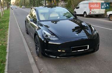 Tesla Model Y  2023