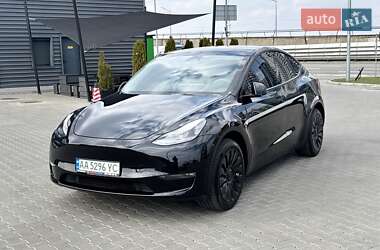 Tesla Model Y  2024