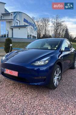 Tesla Model Y  2024