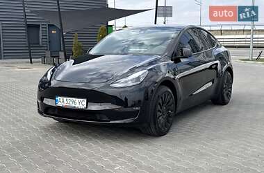 Tesla Model Y  2024