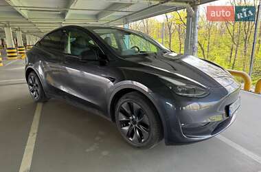 Tesla Model Y  2024