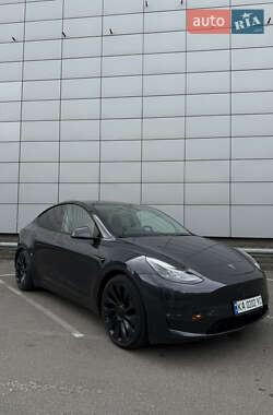Tesla Model Y  2024