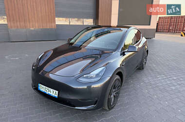 Tesla Model Y  2024
