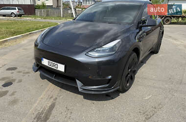 Tesla Model Y  2024