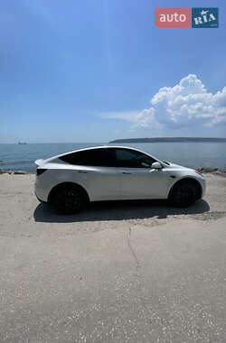 Tesla Model Y  2023