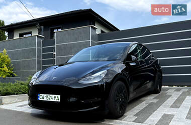 Tesla Model Y  2024