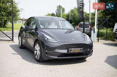 Tesla Model Y  2024