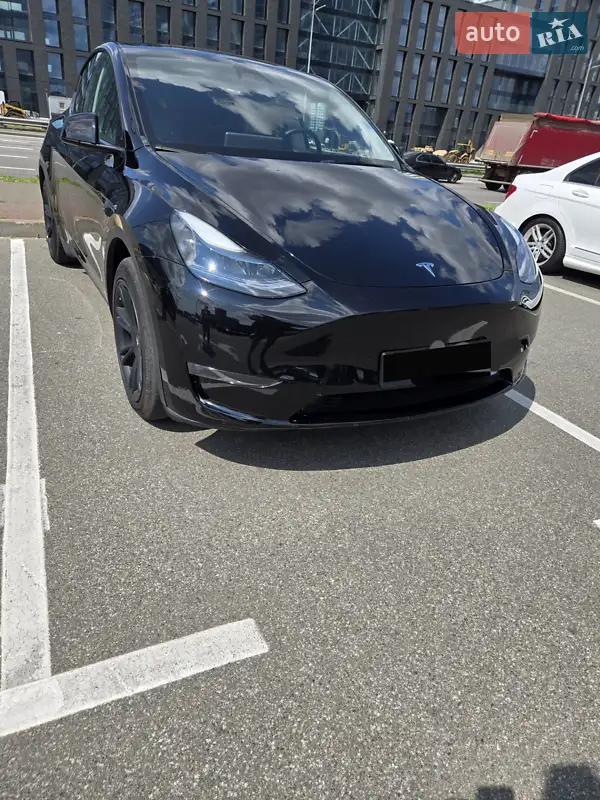 Tesla Model Y 2024