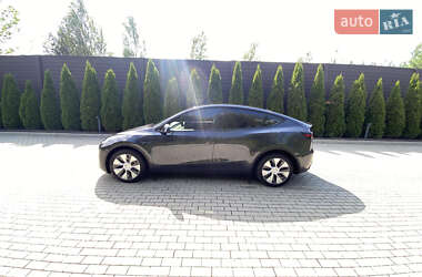 Tesla Model Y  2024