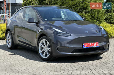 Tesla Model Y  2024