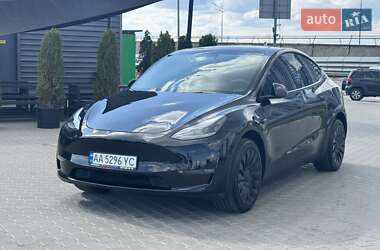 Tesla Model Y  2024