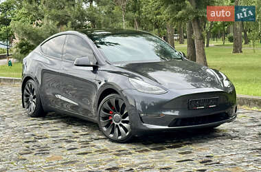 Tesla Model Y  2024