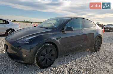 Tesla Model Y  2025