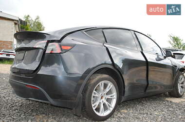 Tesla Model Y  2024
