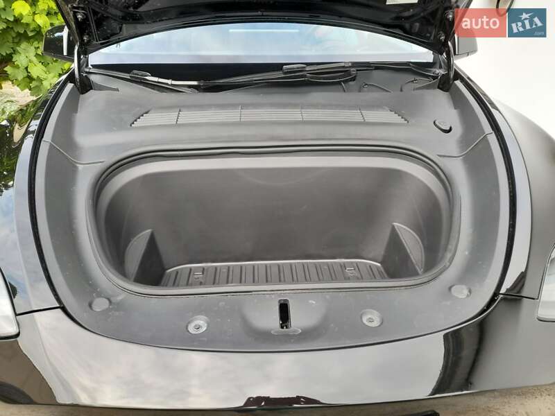Позашляховик / Кросовер Tesla Model Y 2024 в Ромнах