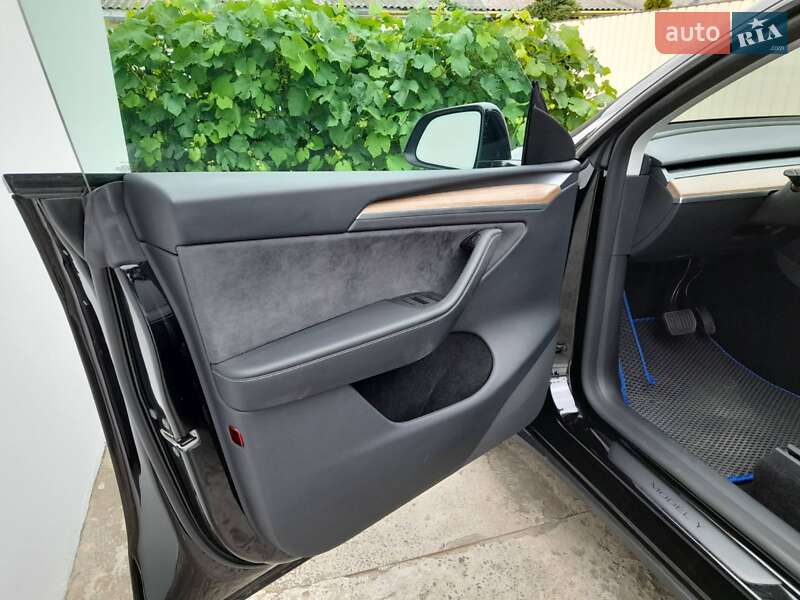 Позашляховик / Кросовер Tesla Model Y 2024 в Ромнах
