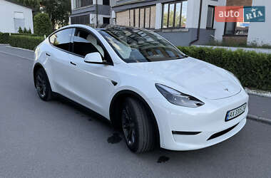 Tesla Model Y  2024