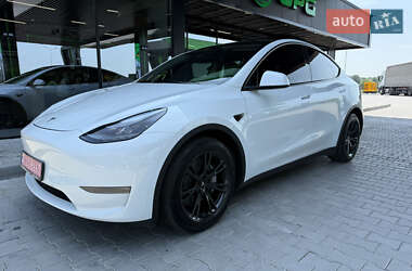Tesla Model Y  2024