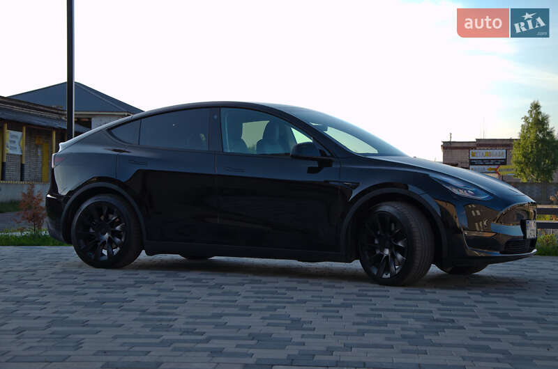 Внедорожник / Кроссовер Tesla Model Y 2022 в Киеве