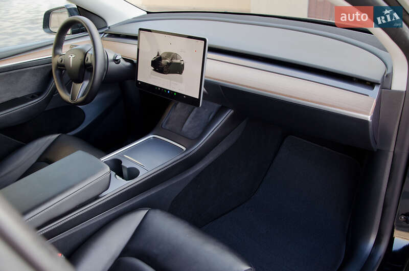Внедорожник / Кроссовер Tesla Model Y 2022 в Киеве