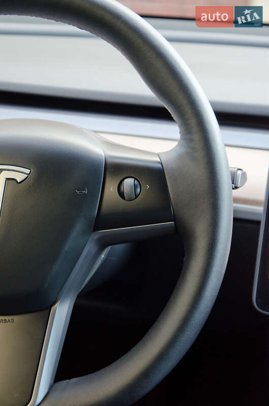 Внедорожник / Кроссовер Tesla Model Y 2022 в Киеве