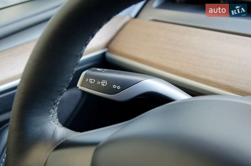 Внедорожник / Кроссовер Tesla Model Y 2022 в Киеве