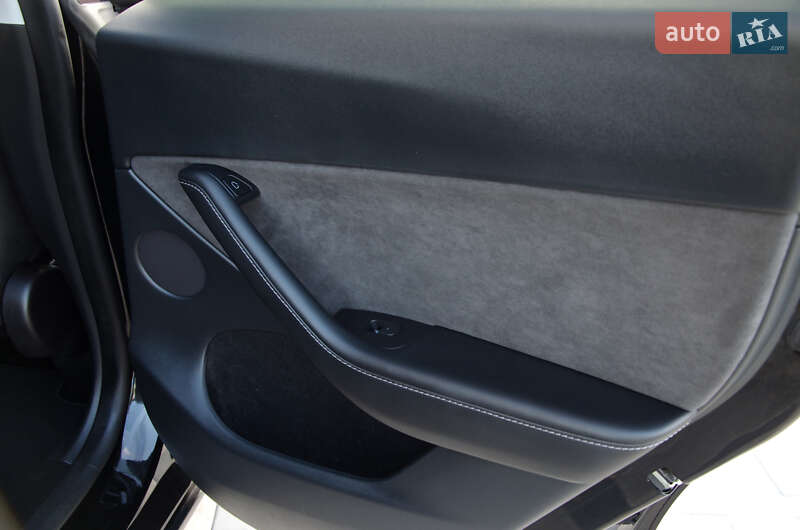 Внедорожник / Кроссовер Tesla Model Y 2022 в Киеве