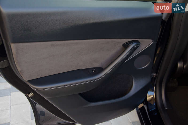 Внедорожник / Кроссовер Tesla Model Y 2022 в Киеве