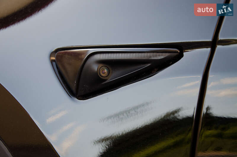 Внедорожник / Кроссовер Tesla Model Y 2022 в Киеве