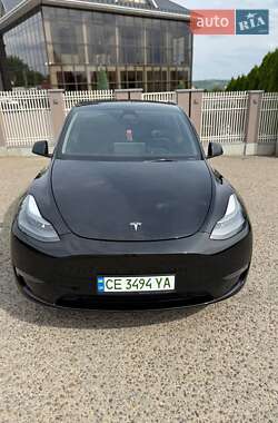 Tesla Model Y  2024