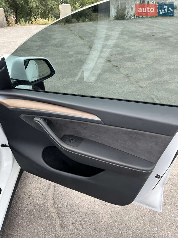 Внедорожник / Кроссовер Tesla Model Y 2023 в Днепре
