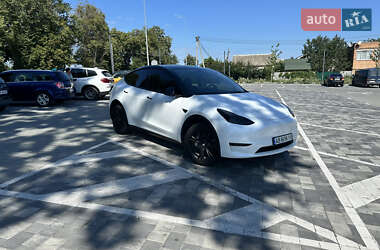 Tesla Model Y  2023