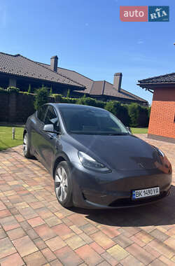 Tesla Model Y  2023