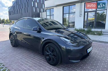 Tesla Model Y  2024