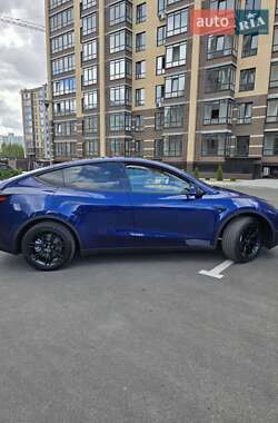 Tesla Model Y  2024