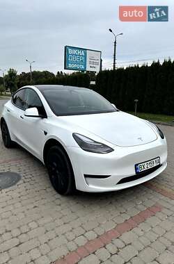 Tesla Model Y 2024