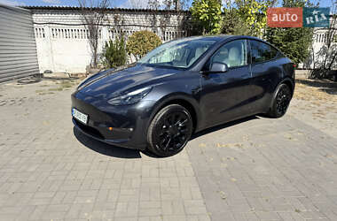 Tesla Model Y  2024