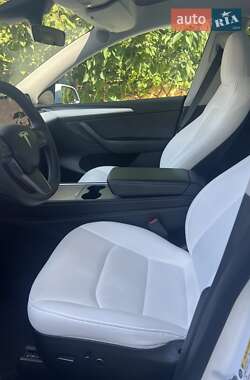 Tesla Model Y  2023
