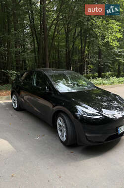 Tesla Model Y  2023