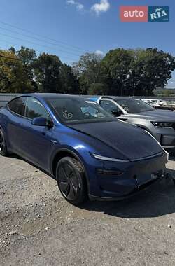 Tesla Model Y 2025