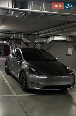Tesla Model Y  2024