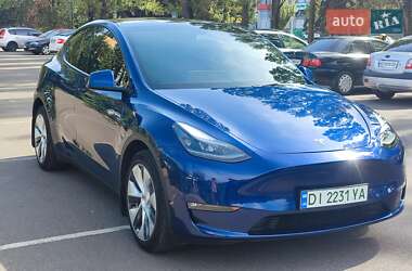 Tesla Model Y 2024