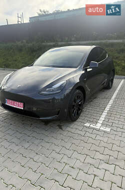 Tesla Model Y  2024