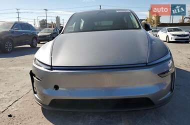 Tesla Model Y  2025
