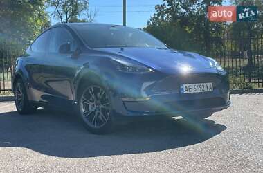 Tesla Model Y  2024