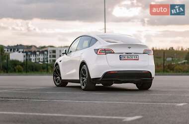 Tesla Model Y  2024